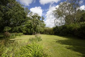 Lindfield_Garden- click for photo gallery